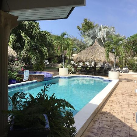 Bananas Apartments Palm Beach Bagian luar foto