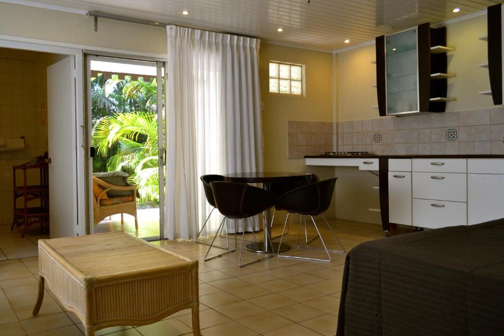 Bananas Apartments Palm Beach Ruang foto