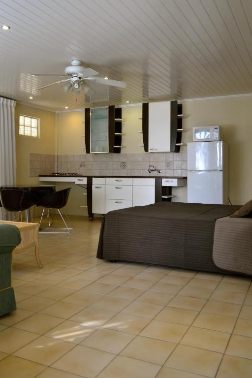 Bananas Apartments Palm Beach Ruang foto