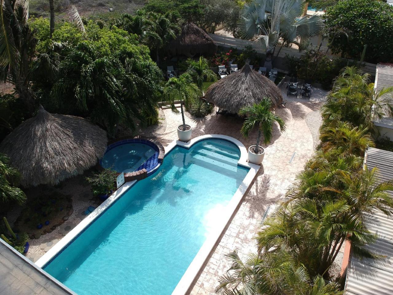 Bananas Apartments Palm Beach Bagian luar foto