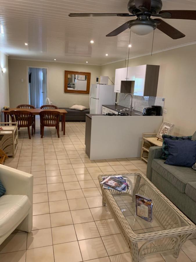 Bananas Apartments Palm Beach Bagian luar foto